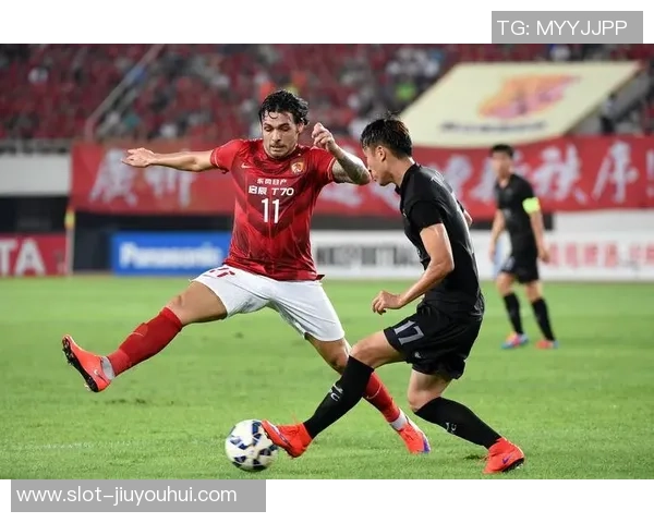 瘦身足球运动员的训练与饮食秘诀揭秘如何在赛场上保持最佳状态